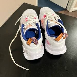 Giannis Immortality 2 white/blue/pink